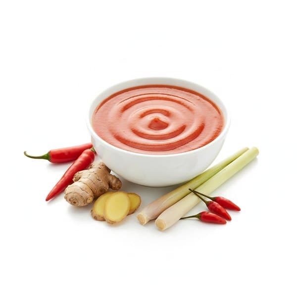 Marinade Thaï : bol de sauce, piment, citronnelle et gingembre